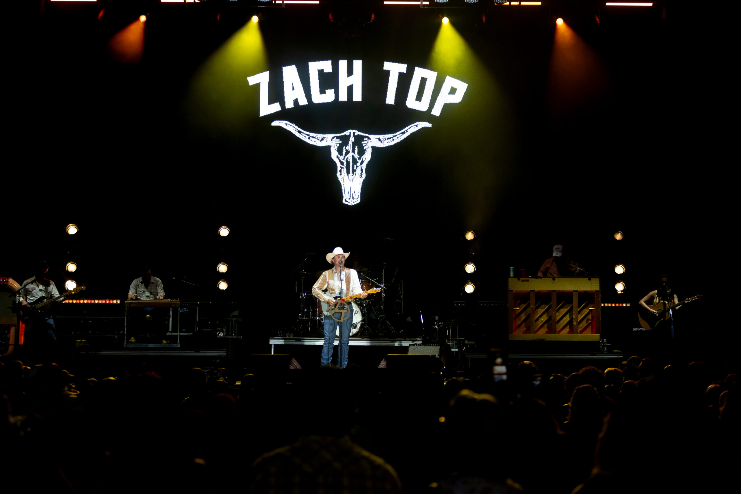 Zach Top’s Greensboro Performance Shows Why His Tour Is the Hottest Ticket in Country Music.