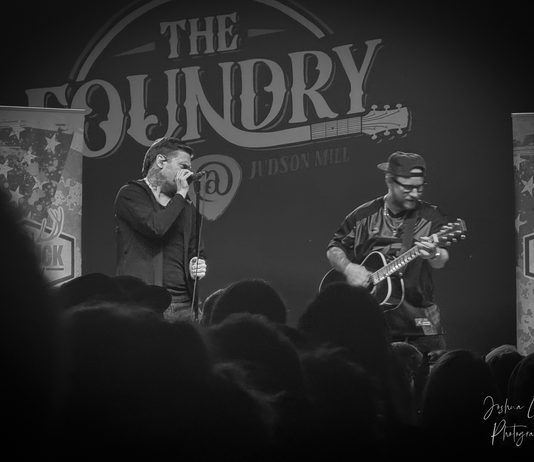 Brent + Zach from Shinedown give fans an intimate show in Greenville, SC Shinedown Throwdown Greenville SC